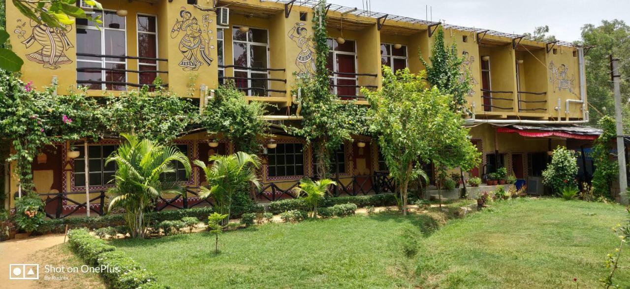 بولبور Roshnai Village Resort المظهر الخارجي الصورة